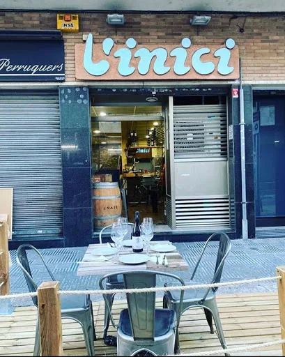 Fachada de L'Inici en Sant Adrià de Besòs